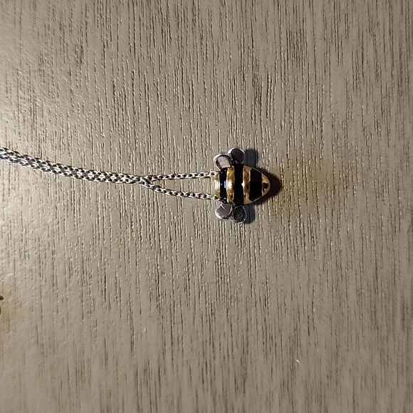 Queen Bee Necklace - 01 - Picture 4 of 5